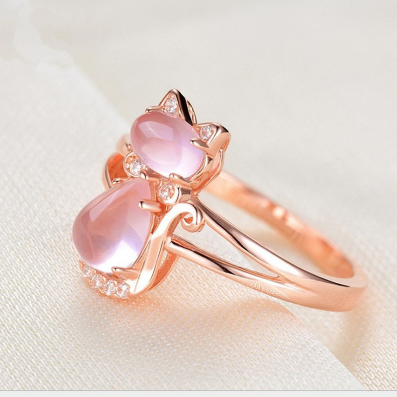 Bague chat en cristal rose plaqué or rose & d’hibiscus