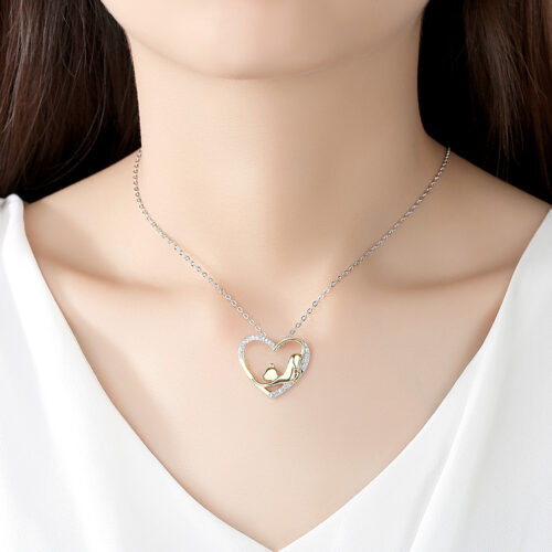 Collier en forme de cœur et chat