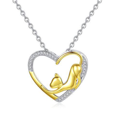 Collier en forme de cœur et chat