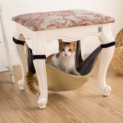 Hamac pour chat sous Chaise