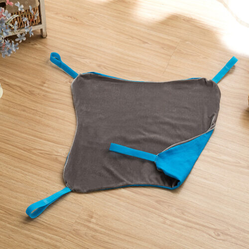 Hamac pour chat sous Chaise