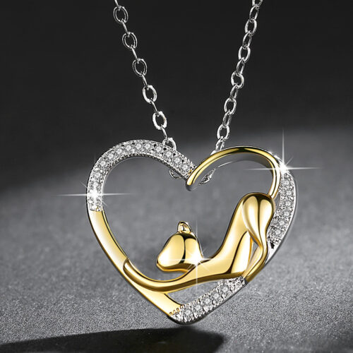 Collier en forme de cœur et chat