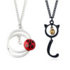COLLIER EN FORME DE CHAT ET COCCINELLE