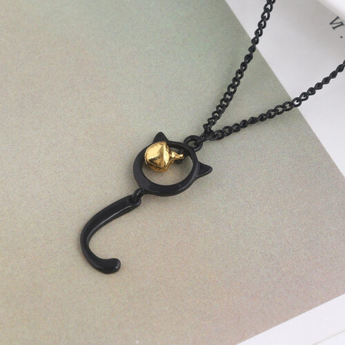 COLLIER EN FORME DE CHAT ET COCCINELLE