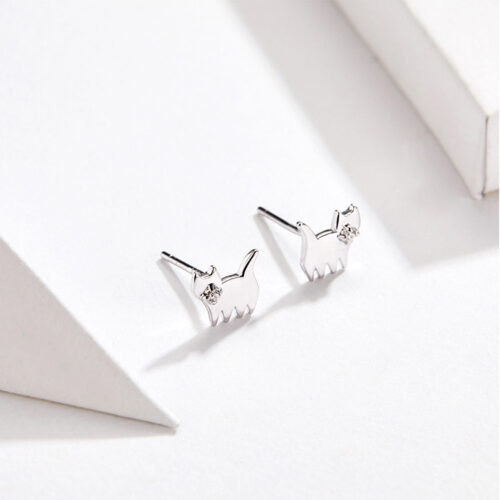 Boucles d’oreilles chat en argent avec pierre