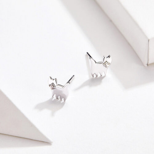 Boucles d’oreilles chat en argent avec pierre